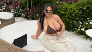 Instagram Model Praew Patcharee Redefines Beauty with Big Boobs Confidence