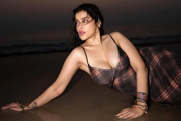 Edin Rose: Big boobs, bold game, and a captivating charm.