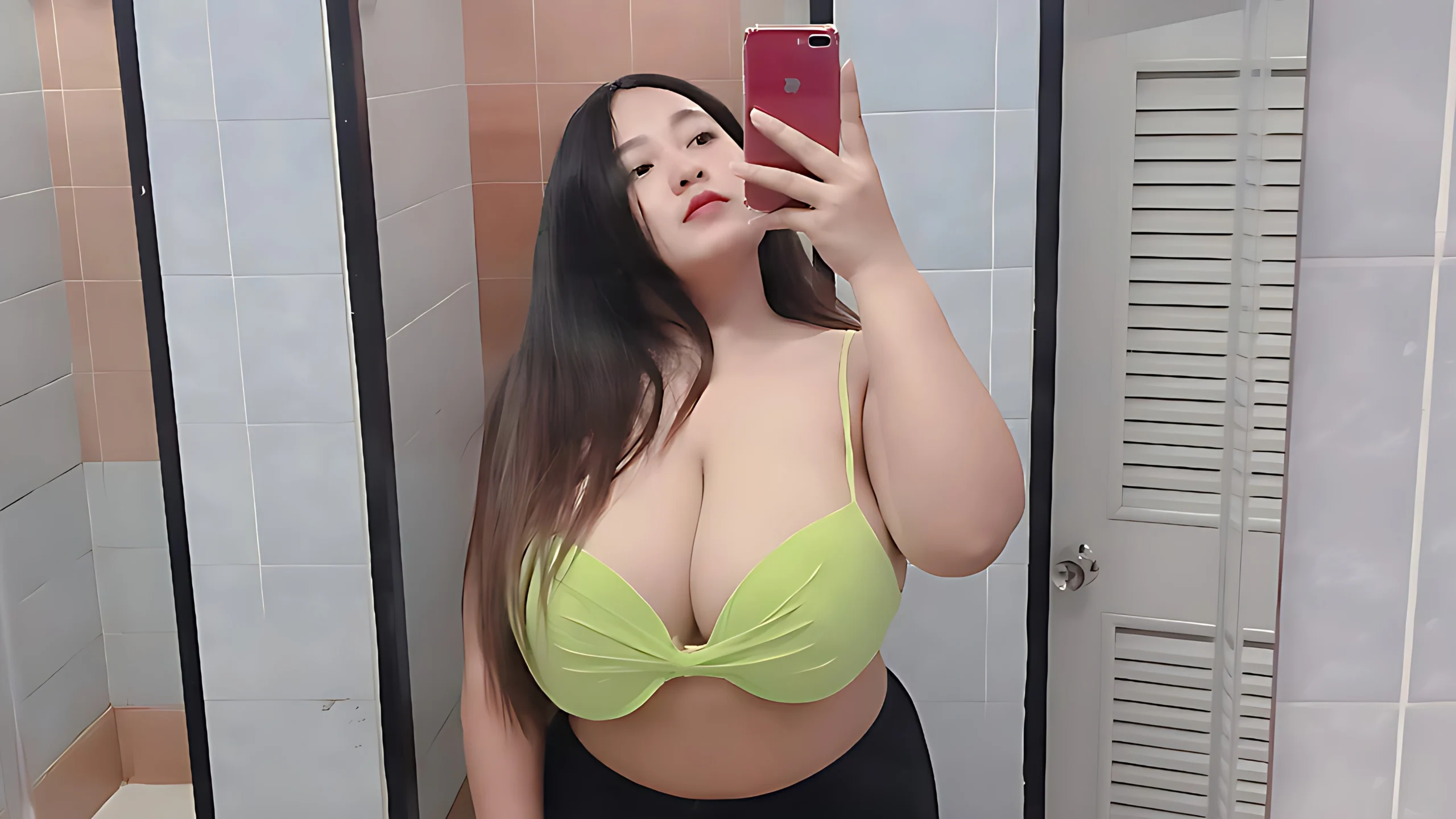 Biene KB: More Than Just a Curvy Sensation