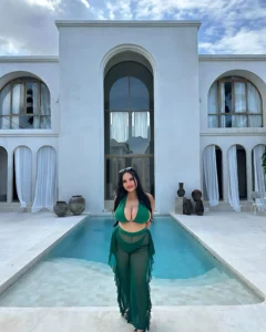 Instagram Model Praew Patcharee Redefines Beauty with Big Boobs Confidence