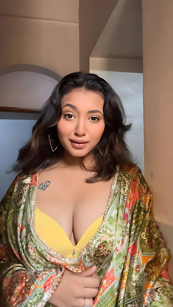 Big Boobs, Bigger Moves: Instagram's Divya Mandal Rules