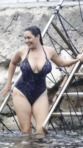 Kelly Brook: The Timeless Calculus of Curves in a Changing Hollywood