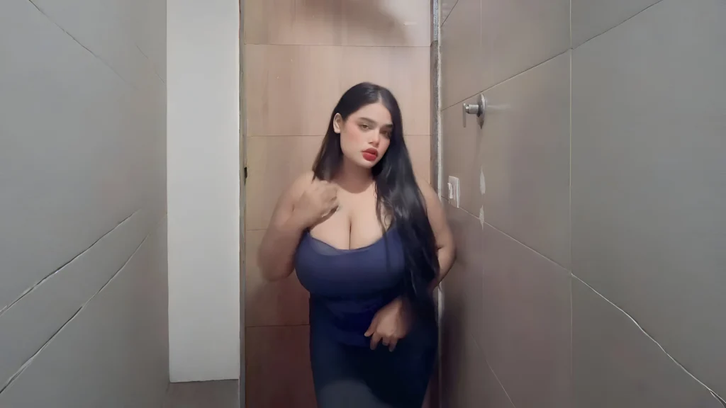 Lalita Nagar: Indian Muse Igniting Instagram with Curves