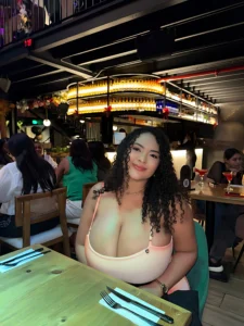 Manoeli Paiva: The Brazilian Bringing Sultry Sunshine to Your Feed