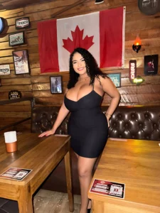 Manoeli Paiva: The Brazilian Bringing Sultry Sunshine to Your Feed