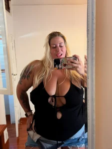 Anna Johnson: The Bringing Effortless Elegance to Voluptuous Curves