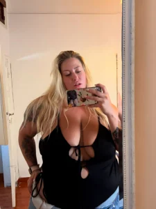 Anna Johnson: The Bringing Effortless Elegance to Voluptuous Curves