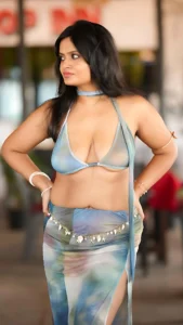 Tania: She Chooses the Allure of Contradiction