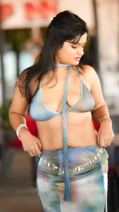 Tania: She Chooses the Allure of Contradiction