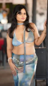 Tania: She Chooses the Allure of Contradiction