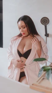 Koyel Sarkar: Redefining Bengali Allure on Instagram