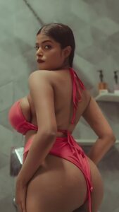 Miss Komolinii: The Exclusive Volcanic Eruption on Your Feed