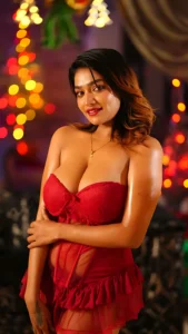 Lavanya Manickam: With a Million Followers and Timeless Curves