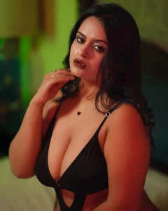 Tania: She Chooses the Allure of Contradiction