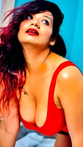 Ruma Chakraborty: Where Calm Meets Curve