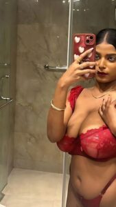 Miss Komolinii: The Exclusive Volcanic Eruption on Your Feed