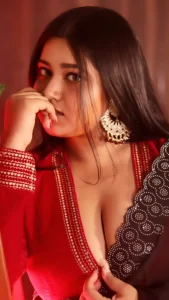 Purba Das: An Artful Symphony of Tradition and Glamour