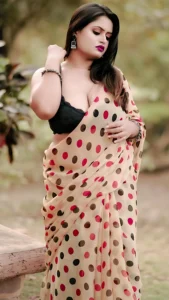 Tania: She Chooses the Allure of Contradiction