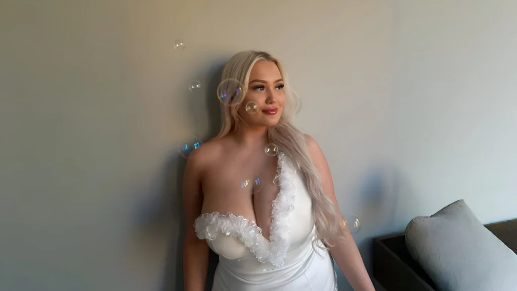 Hennina Blåberg: The Nordic Vision of Voluptuous Elegance