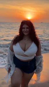 Kelly Pocket: Pocket-Sized Fantasy with Larger-Than-Life Curves