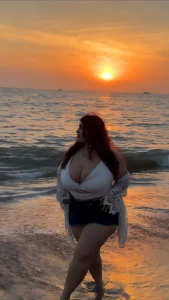 Kelly Pocket: Pocket-Sized Fantasy with Larger-Than-Life Curves