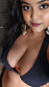 Piyali Ghosh: The Bengali Bombshell Setting Instagram Alight