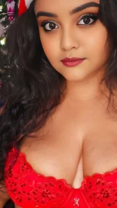 Piyali Ghosh: The Bengali Bombshell Setting Instagram Alight