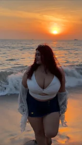 Kelly Pocket: Pocket-Sized Fantasy with Larger-Than-Life Curves