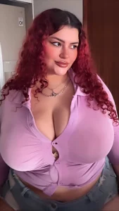 Kelly Pocket: Pocket-Sized Fantasy with Larger-Than-Life Curves