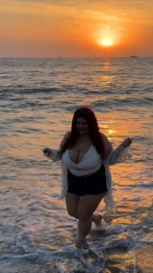 Kelly Pocket: Pocket-Sized Fantasy with Larger-Than-Life Curves