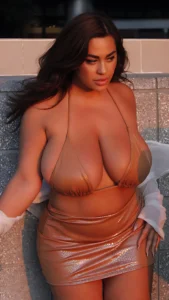 Costina Munteanu: Redefining Curves, Confidence, and Stardom