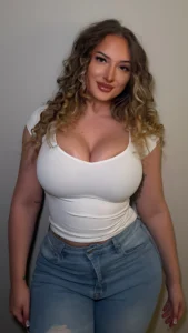 Ariana Nicole: Crafting a Curvy Empire on Her Own Terms