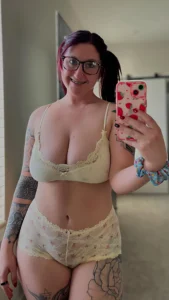 Veronica Vansing: Sweet Mystery, Her cultivated, alluring spell