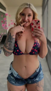 Veronica Vansing: Sweet Mystery, Her cultivated, alluring spell