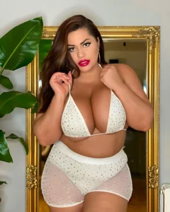 Costina Munteanu: Redefining Curves, Confidence, and Stardom