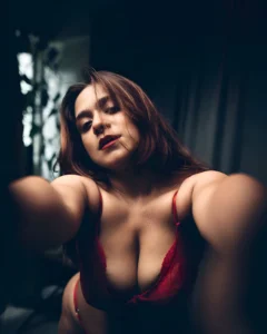 For UZM MUJ, Big Boobs Are a Calculated, Polished Asset