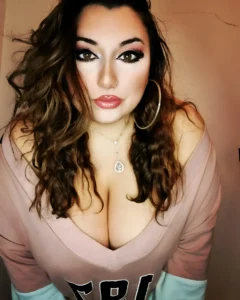 Meet Alle: Championing Body Positivity and Big Boobs Confidence