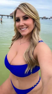 Jaimie Smiles: Curves, and Conversation Built a Digital Empire