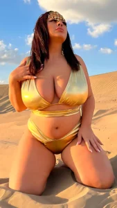 Costina Munteanu: Redefining Curves, Confidence, and Stardom