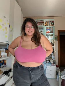 Giuly Stella: Curvy Sicilian Redefining Natural Beauty