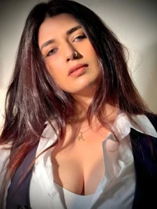 Rasha Kirmani: A Khaleesi's Regal, Curvy Confidence