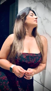 Rasha Kirmani: A Khaleesi's Regal, Curvy Confidence