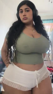 Tanvi Khaleel: Redefining Curves, Confidence, and TikTok Stardom