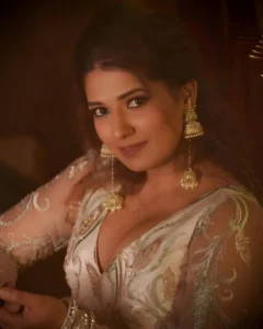 Rasha Kirmani: A Khaleesi's Regal, Curvy Confidence