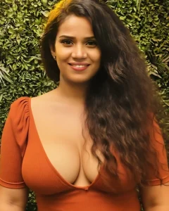 Priyanka Singh: Modeling Career on Curves and Confidence