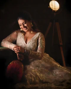 Rasha Kirmani: A Khaleesi's Regal, Curvy Confidence