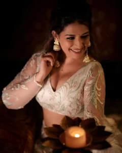 Rasha Kirmani: A Khaleesi's Regal, Curvy Confidence