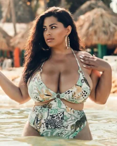 Costina Munteanu: Redefining Curves, Confidence, and Stardom