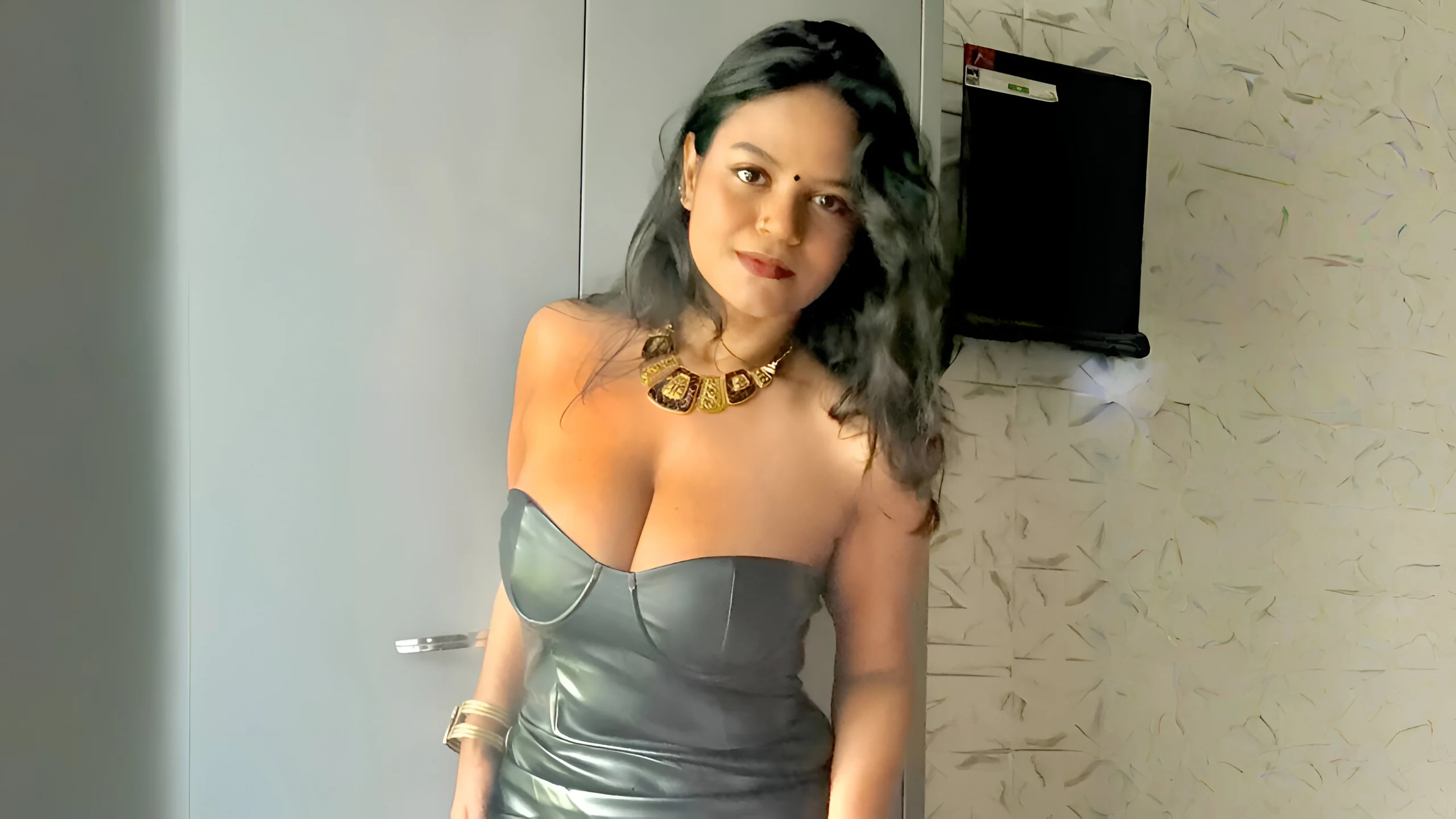 Nishi Singh: The Flawless Blueprint to Everyday Confidence