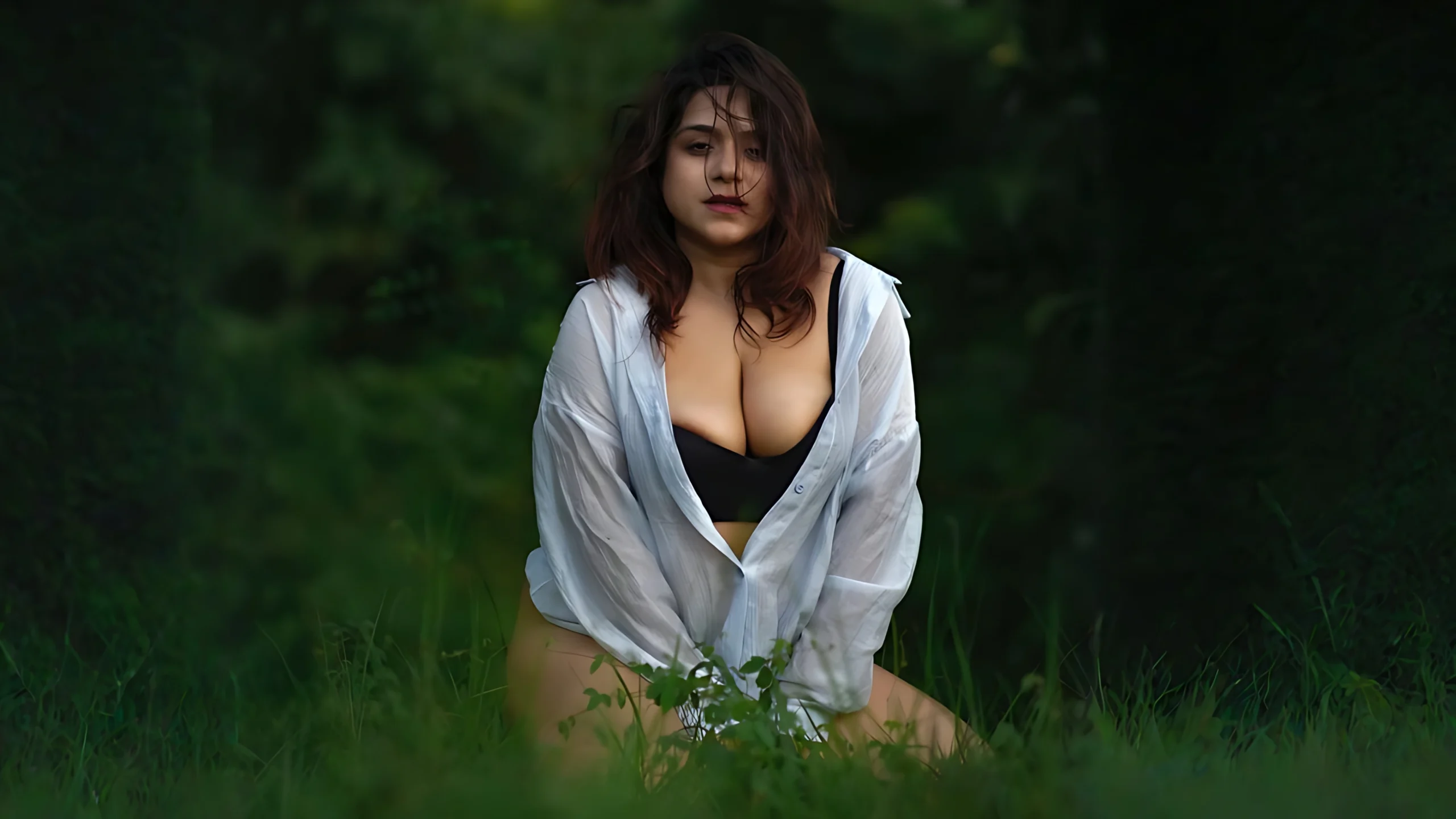 For UZM MUJ, Big Boobs Are a Calculated, Polished Asset